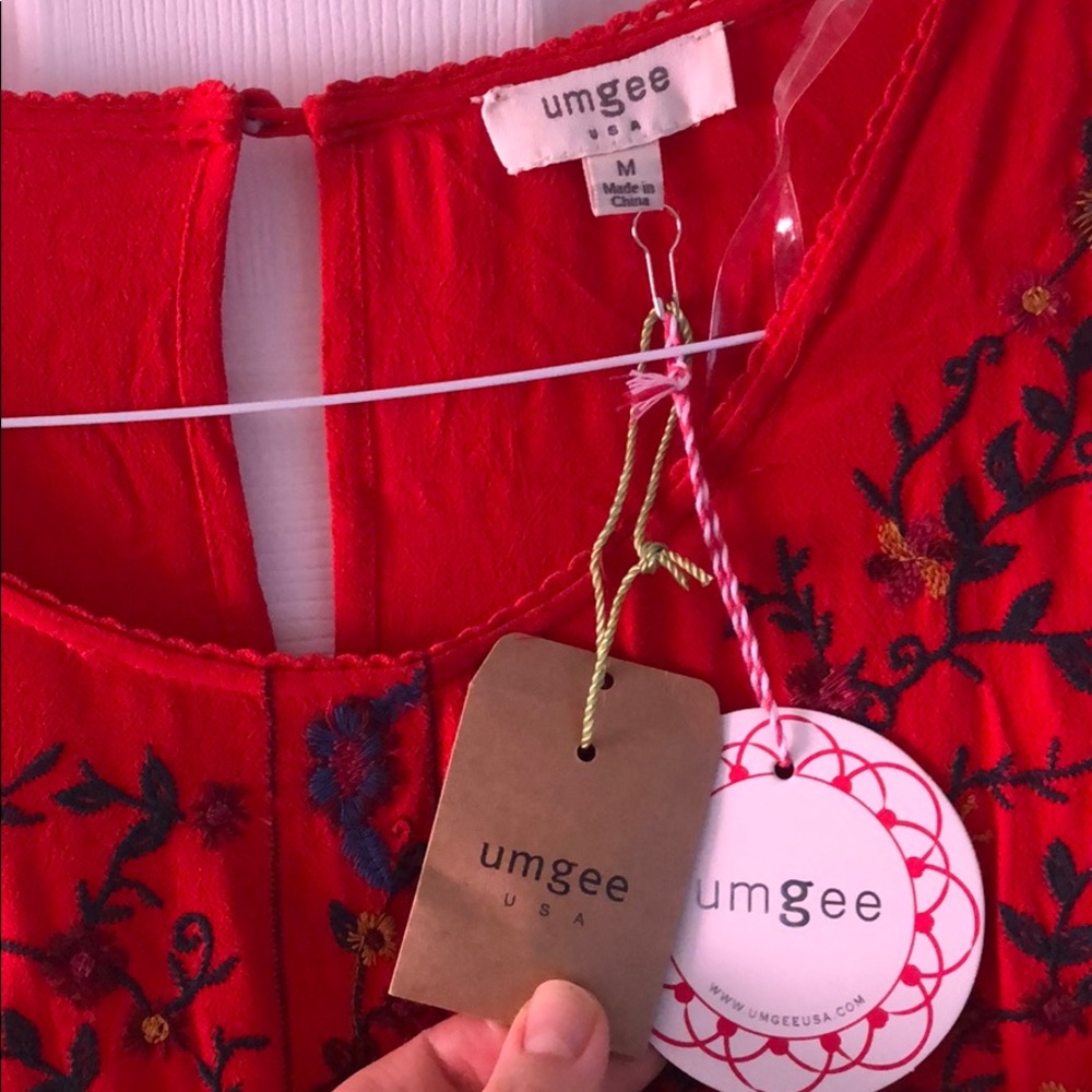 New Umgee Floral Embroidered Ruffled Hem Top Med - Picture 3 of 6